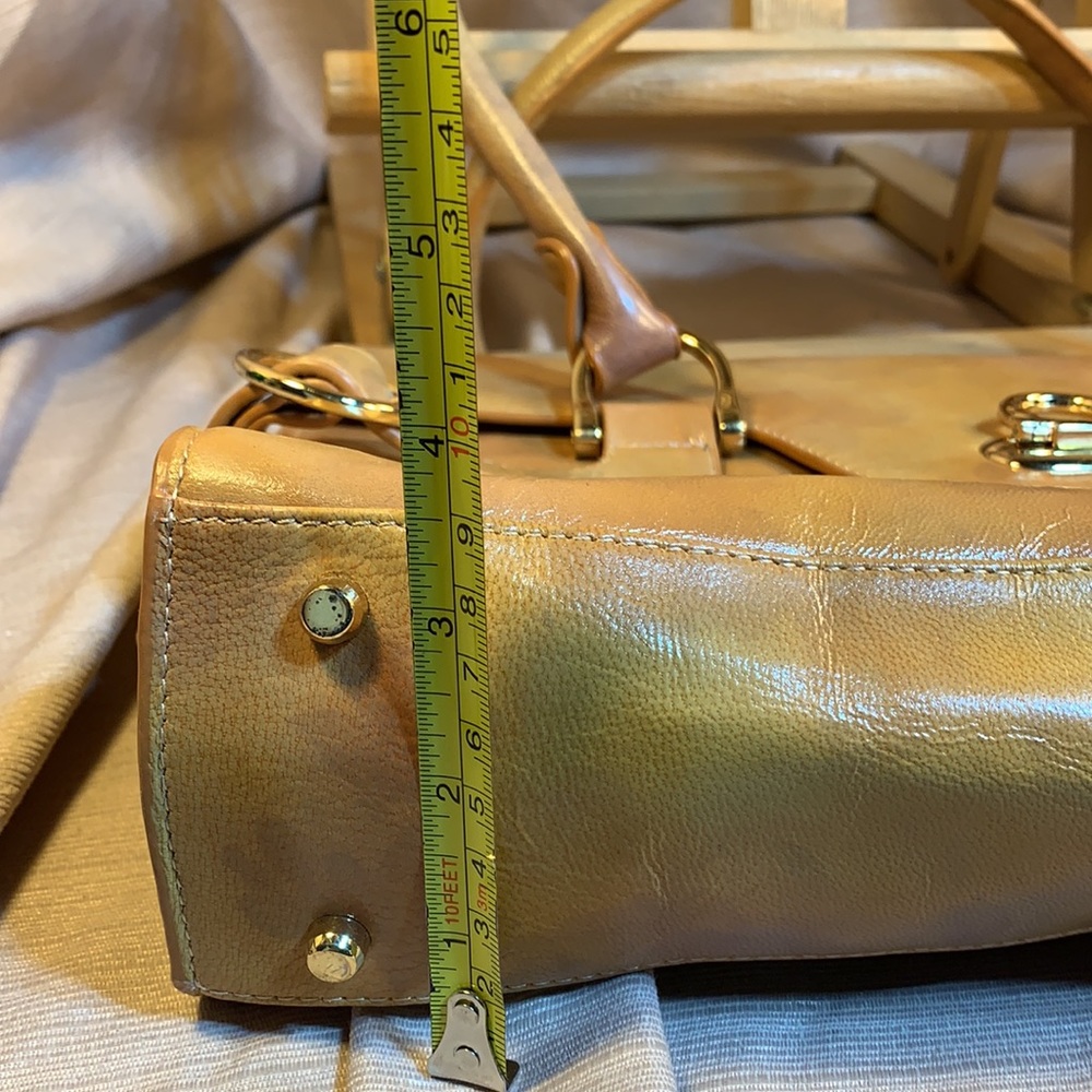 The FIND Leather satchel w/flower motif, gorgeous - Picture 6 of 16